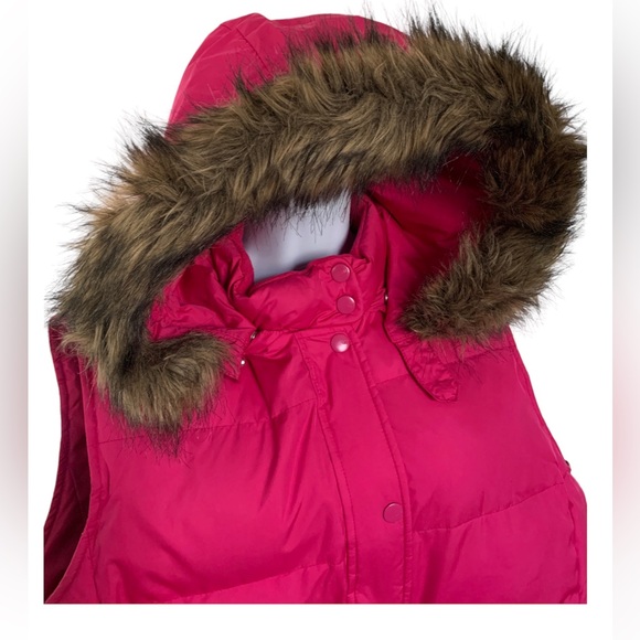 💕Women’s GAP puffer vest - Picture 2 of 5